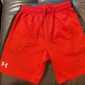 Boys Red Under Armour shorts size L in Kid’s